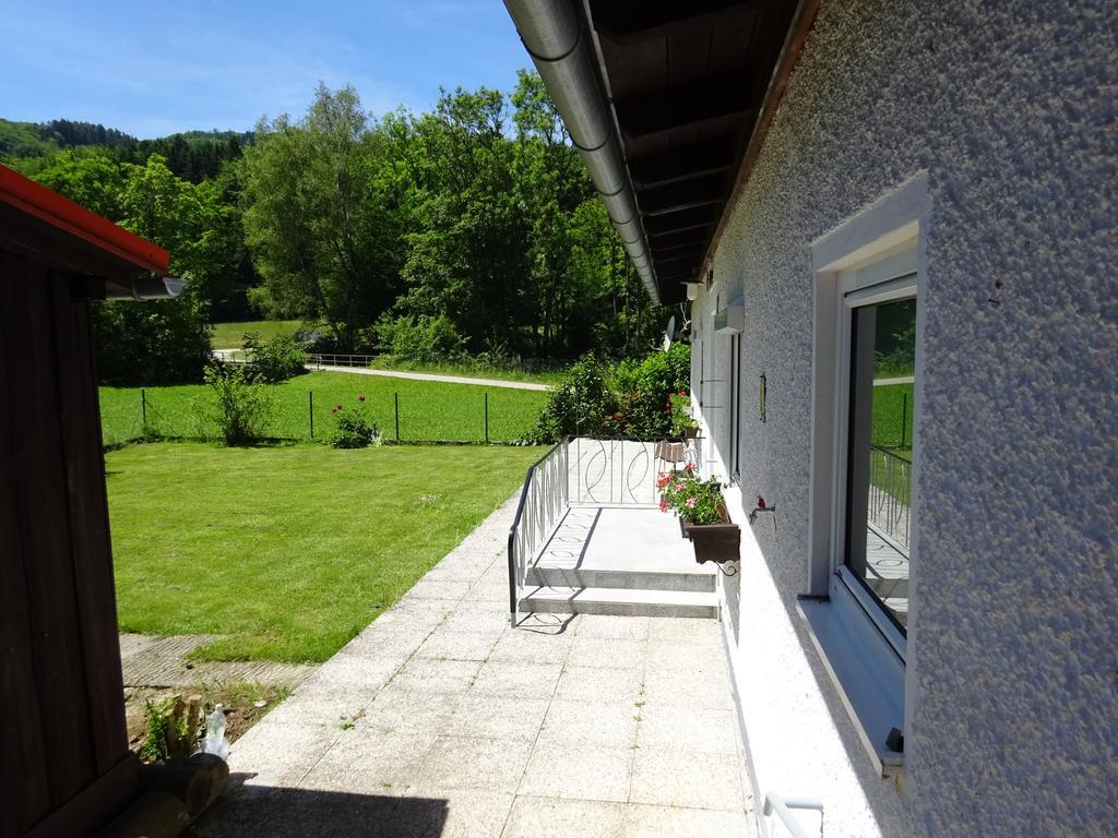 Haus Im Gruenen - Gmundennaehe Pinsdorf Exterior photo